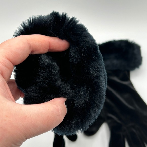 VTG Liz Claiborne Women Black Velvet Gloves Faux Fur Cuff Elegant Party Occasion - Picture 3 of 8